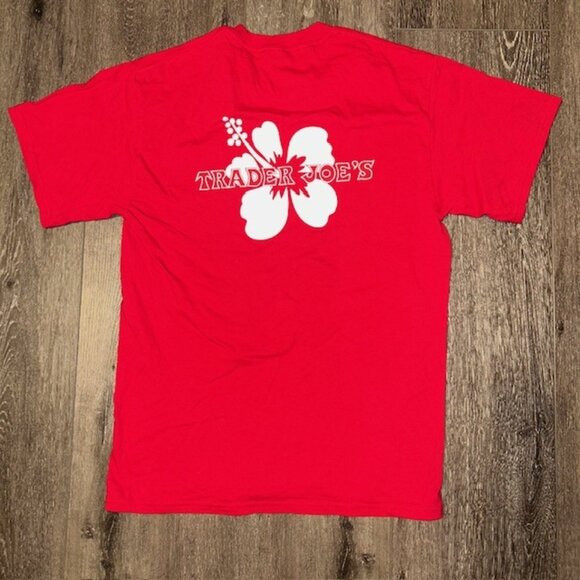 Trader Joe’s Crew Member Hibiscus Flower Short Sleeve Red T Shirt M Unisex - Picture 2 of 4